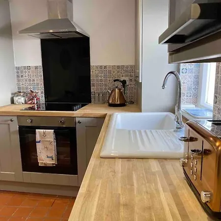 Periwinkle Ruswarp * וויטבי